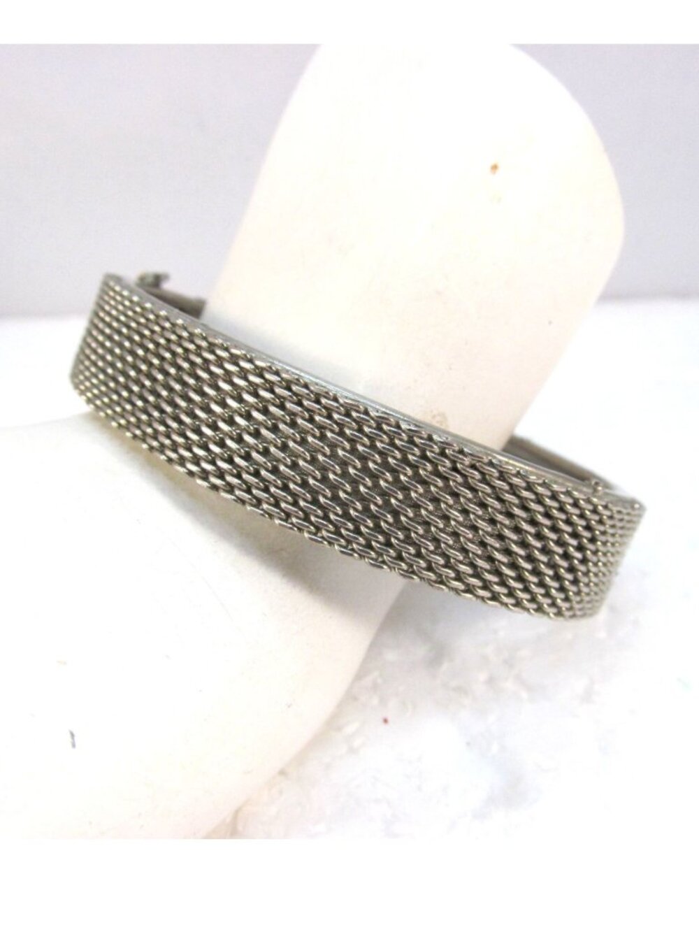 Silver Tone Mesh Over Metal Oval Hinged Clamper Bracelet Safety Chain Size 7.5